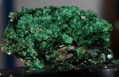 孔雀石與綠松石的區(qū)別