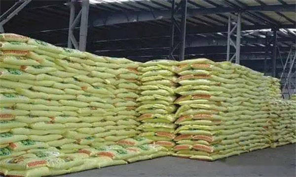 買(mǎi)大型肥料廠(chǎng)生產(chǎn)的產(chǎn)品